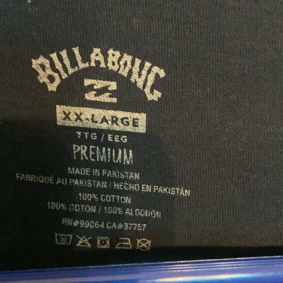 A XXL black BILLABONG T-shirt. 100% cotton. Great for young teens. - Picture 5 of 6